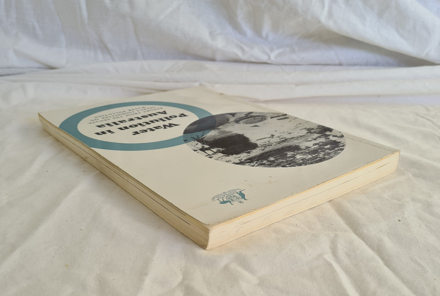 Water pollution in Australia by The Parliament of the Commonwealth of Australia