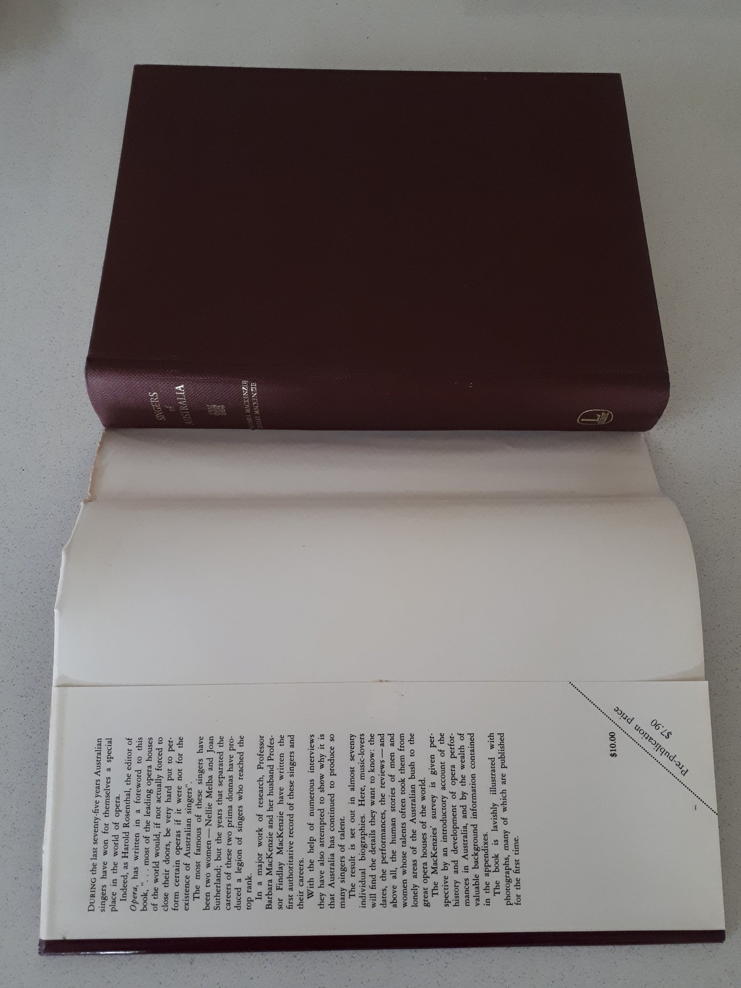 Singers of Australia by Barbara Mackenzie and Findlay Mackenzie