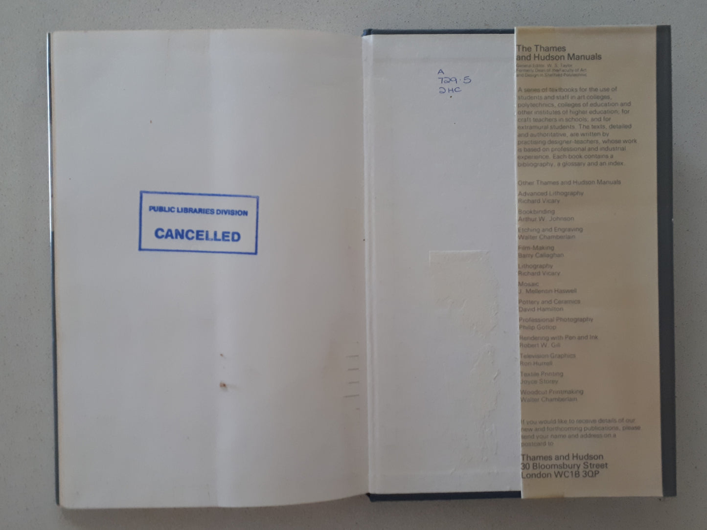 The Thames and Hudson Manual of Architectural Ceramics by David Hamilton