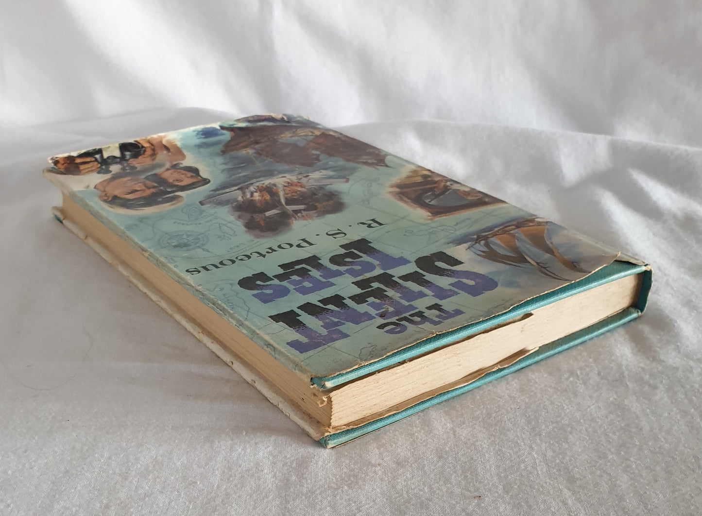 The Silent Isles by R. S. Porteous