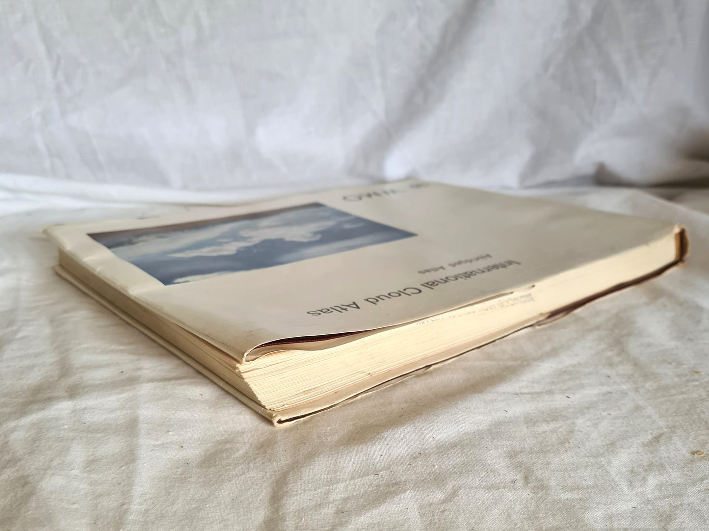 International Cloud Atlas by World Meteorological Organization