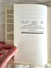 Load image into Gallery viewer, A Field Guide to Australian Trees by Ivan Holliday and Ron Hill