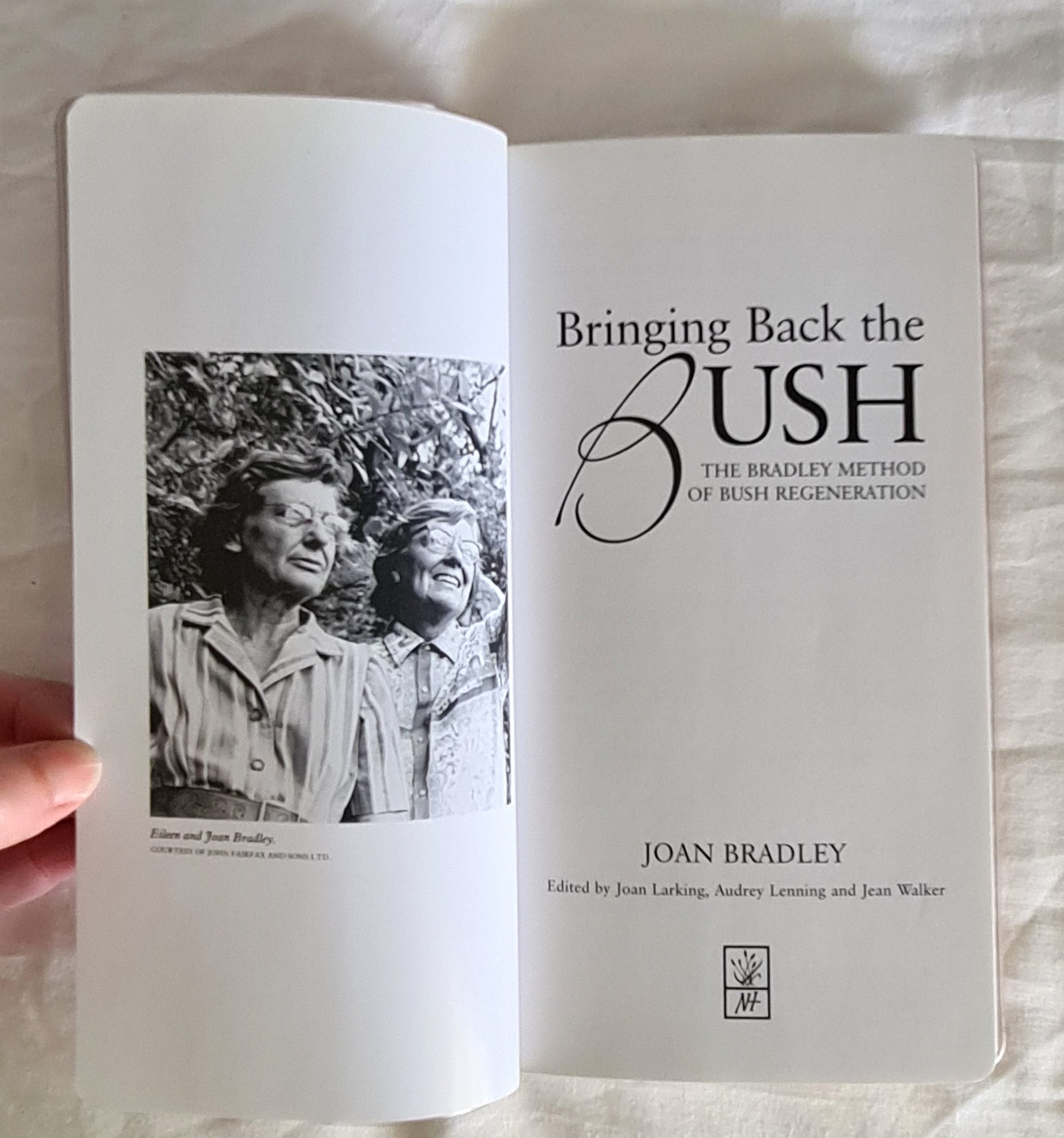 Bringing Back the Bush  The Bradley Method of Bush Regeneration  by Joan Bradley