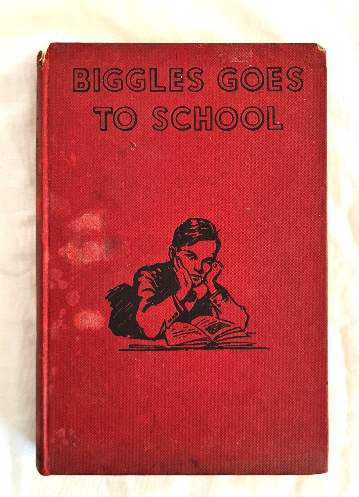 Biggles Goes to School  by Capt. W. E. Johns  The Story of Biggles’s Early Life and School Days