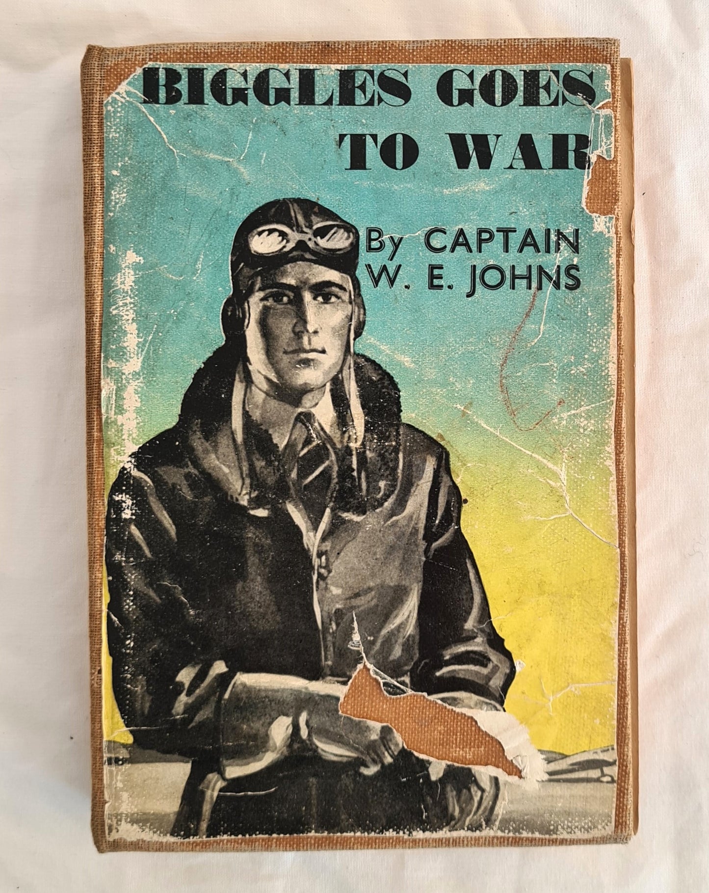 Biggles Goes to War  by Captain W. E. Johns  illustrated by Martin Tyas