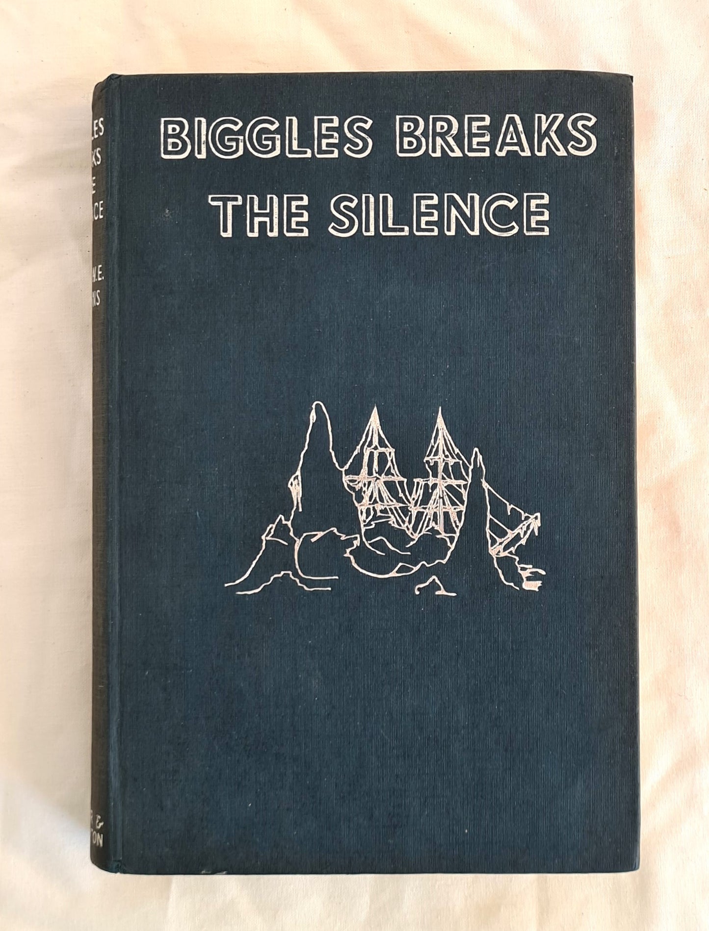 Biggles Breaks the Silence  An Adventure of Sergeant Bigglesworth, of the Special Air Police, and his comrades of the Service  by Captain W. E. Johns  illustrated by Stead