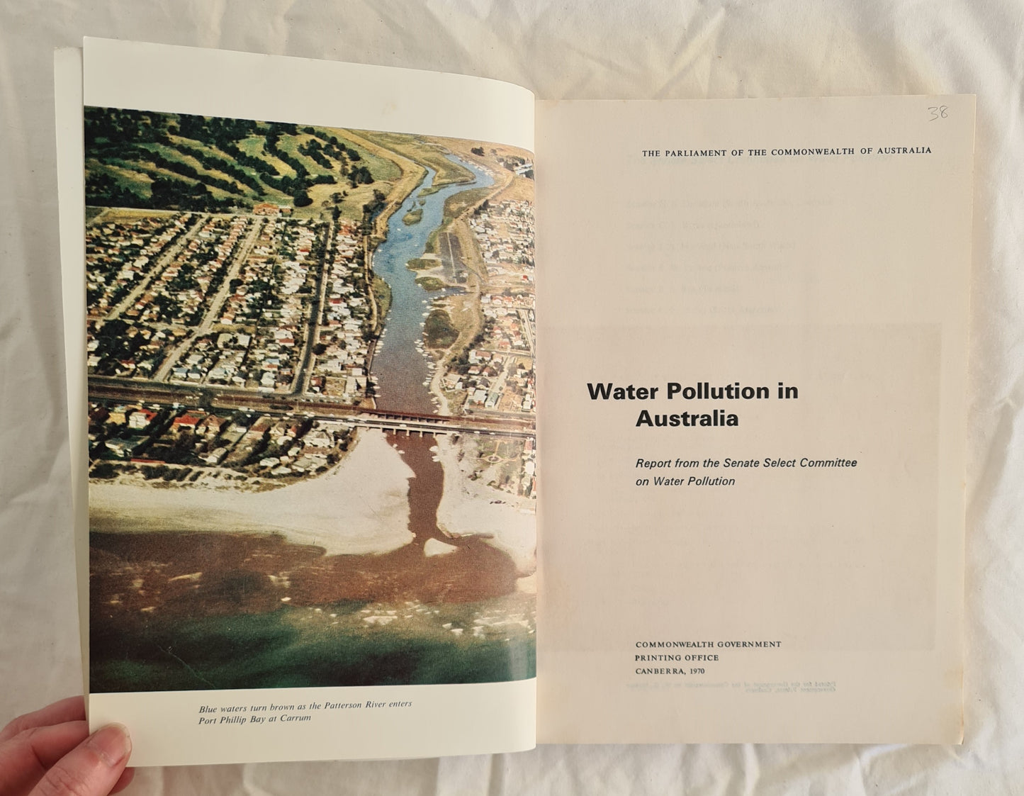 Water pollution in Australia by The Parliament of the Commonwealth of Australia