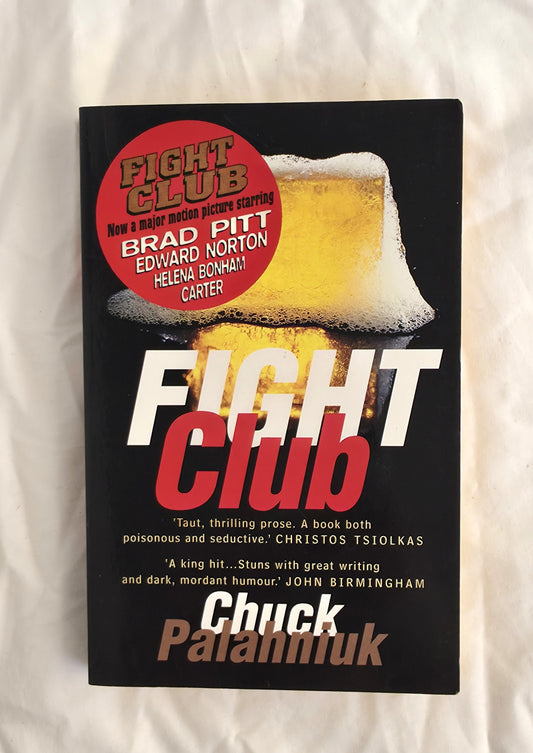 Book cover of 'Fight Club' by Chuck Palahniuk on a white background