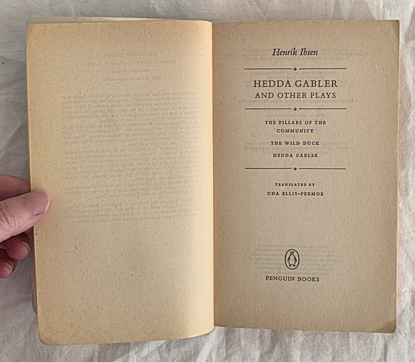 Hedda Gabler and Other Plays by Henrik Ibsen