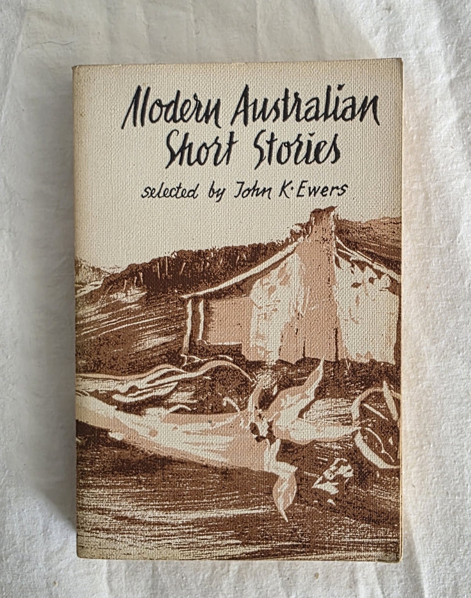 Book cover of 'Modern Australian Short Stories' with a landscape illustration on a textured white background