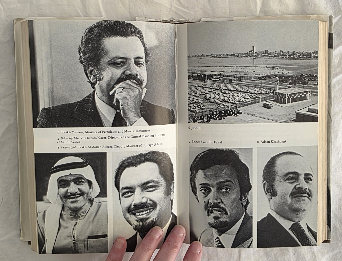 Oil Sheikhs by Linda Blandford