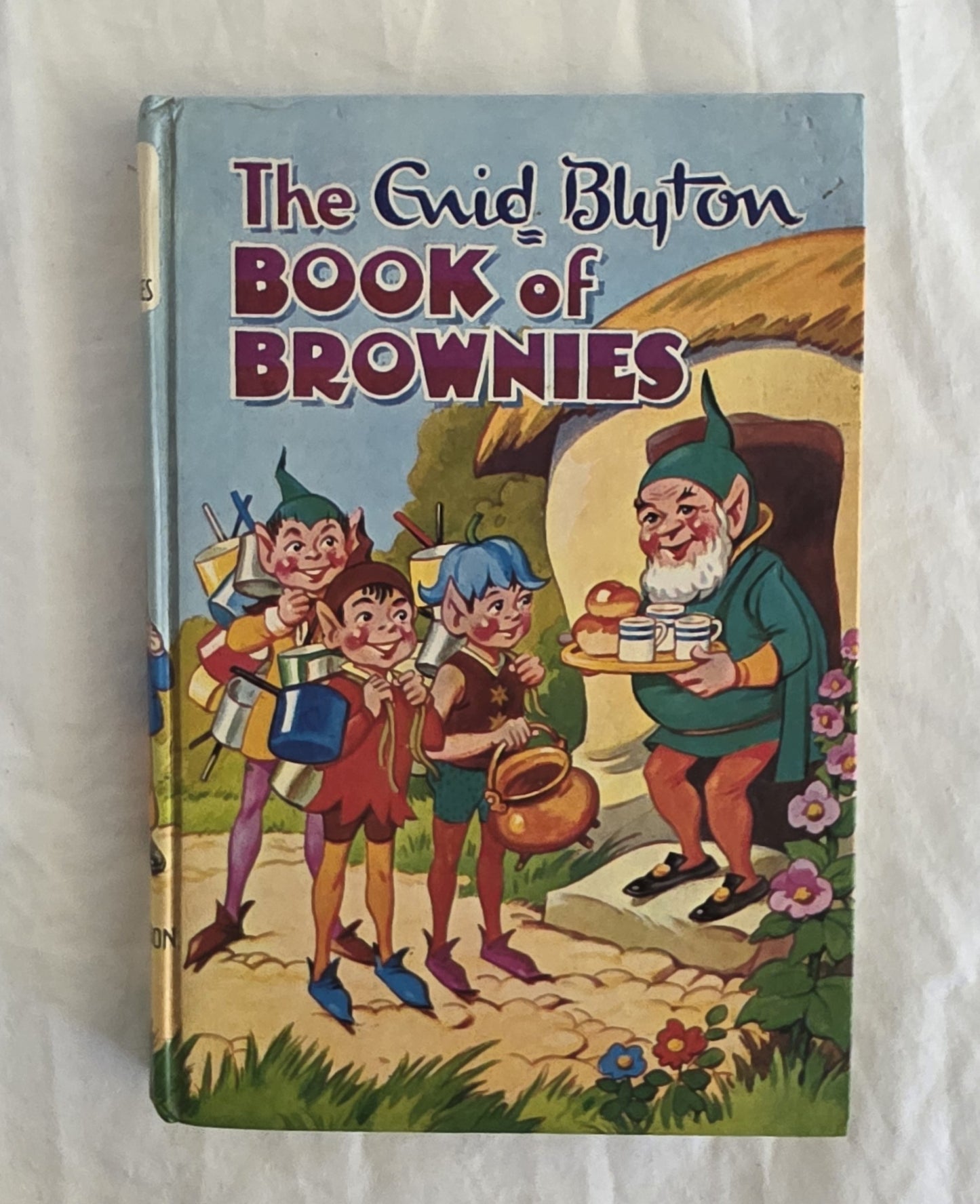 Book cover of 'The Enid Blyton Book of Brownies' with cartoon characters on a light background
