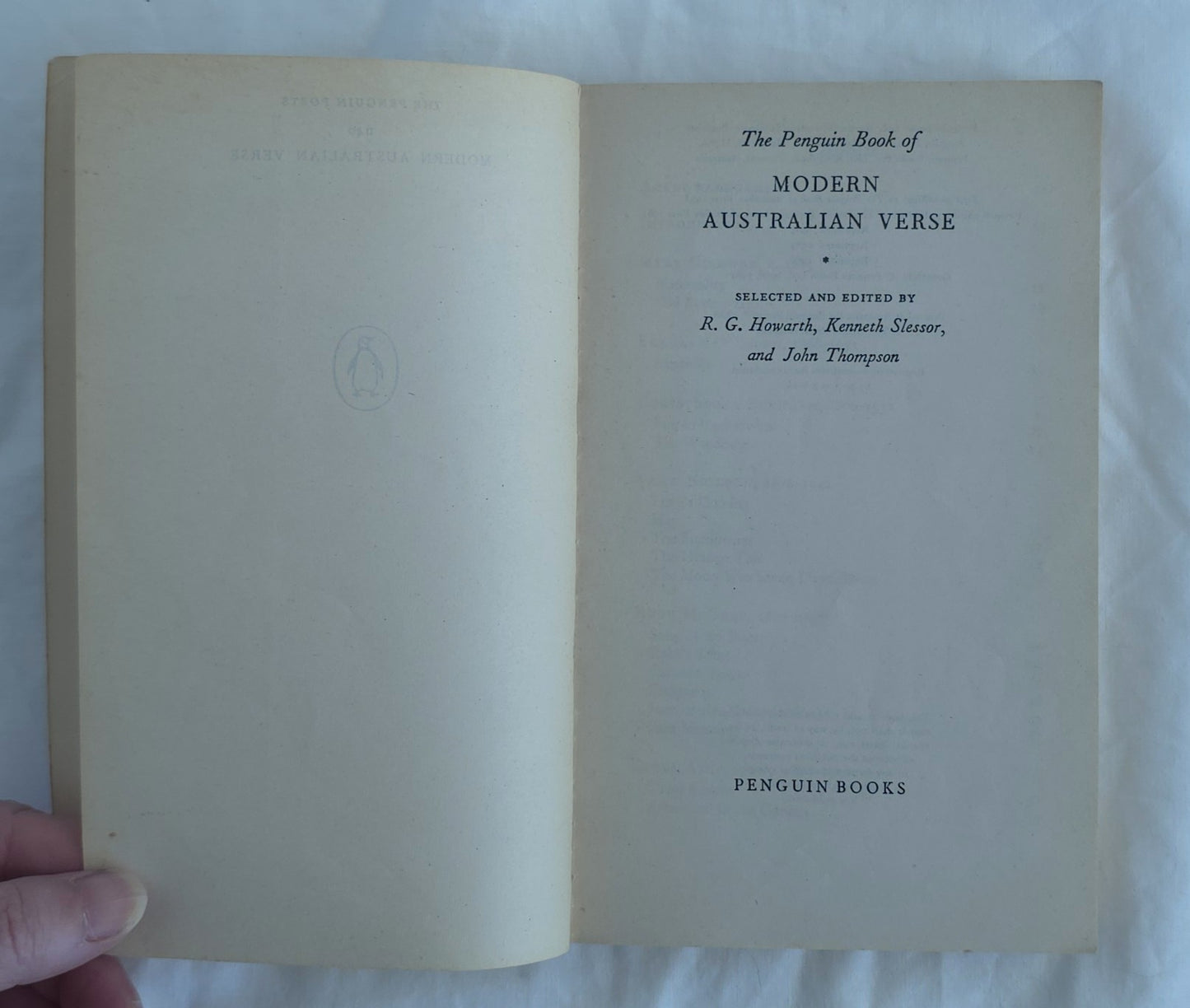 The Penguin Book of Modern Australian Verse by R. G. Howarth, Kenneth Slessor, and John Thompson
