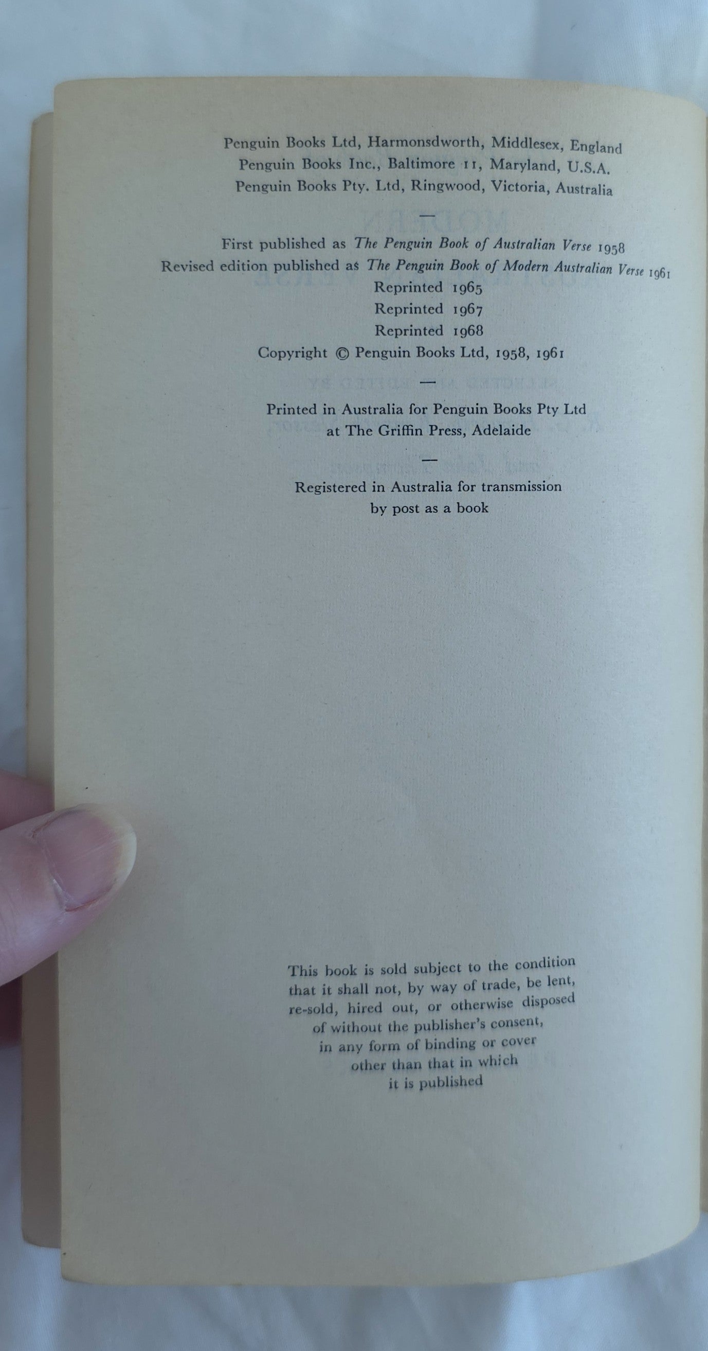 The Penguin Book of Modern Australian Verse by R. G. Howarth, Kenneth Slessor, and John Thompson