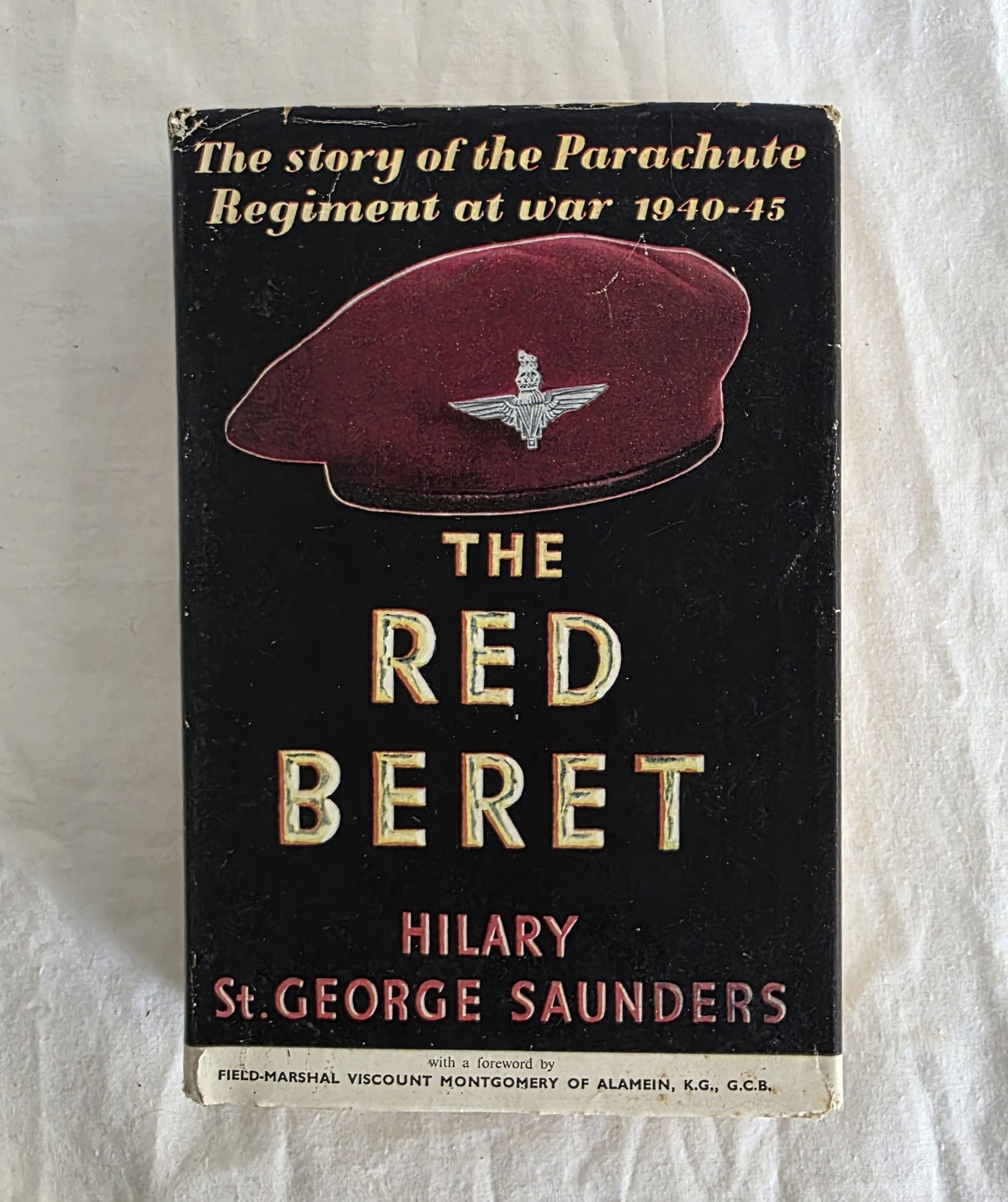 Book cover of 'The Red Beret' by Hilary St. George Saunders on a textured white background