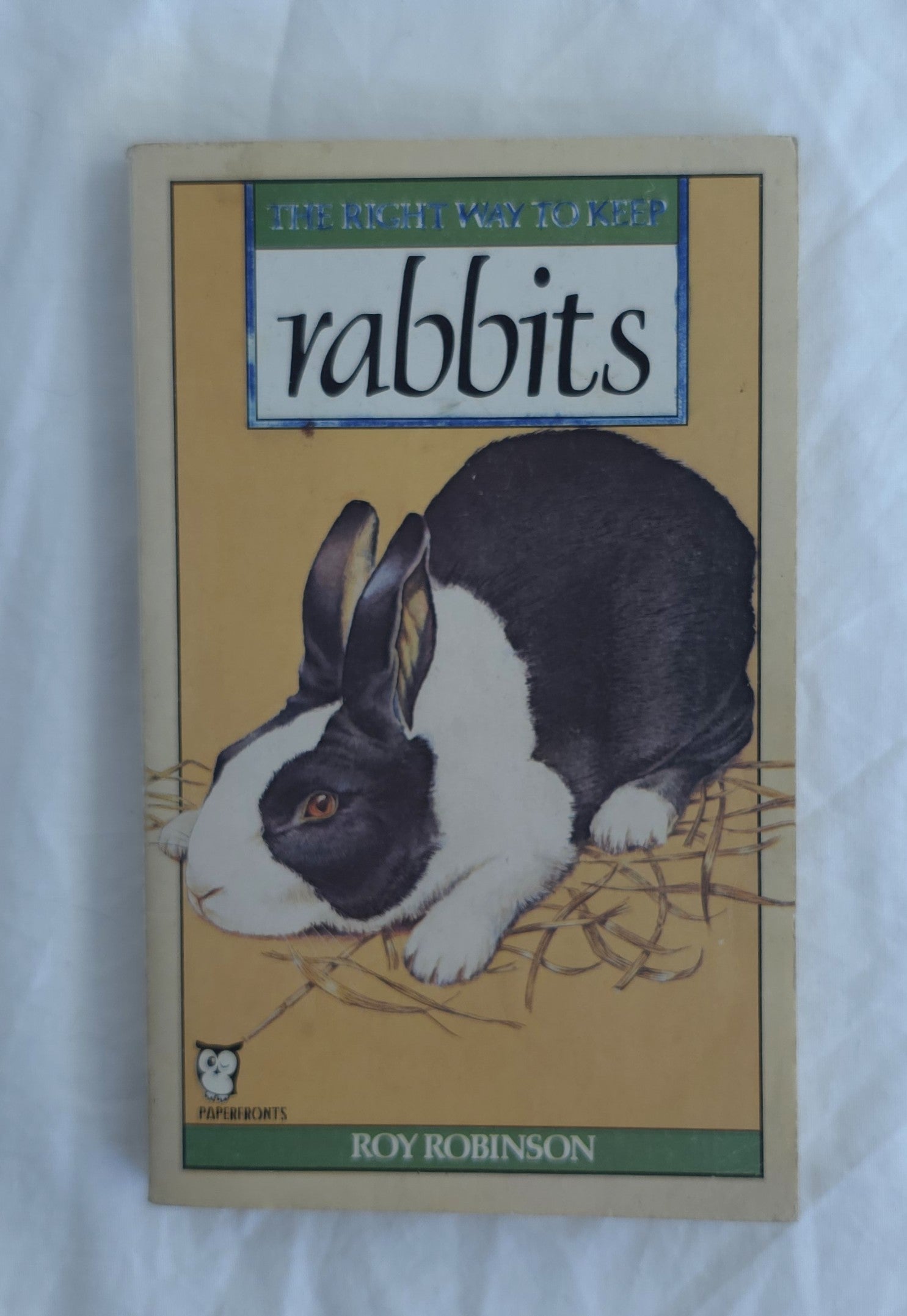Book cover of 'Rabbits' by Roy Robinson on a white background