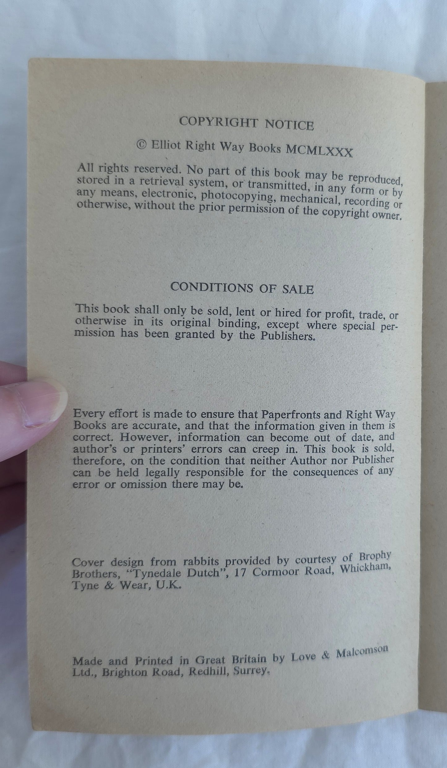 The Right Way to Keep Rabbits by Roy Robinson
