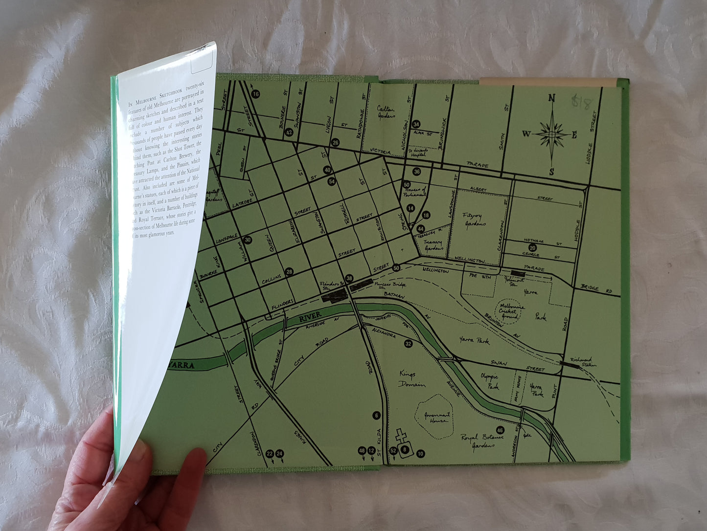 Melbourne Sketchbook by Arno Roger-Genersh and Brian Carroll
