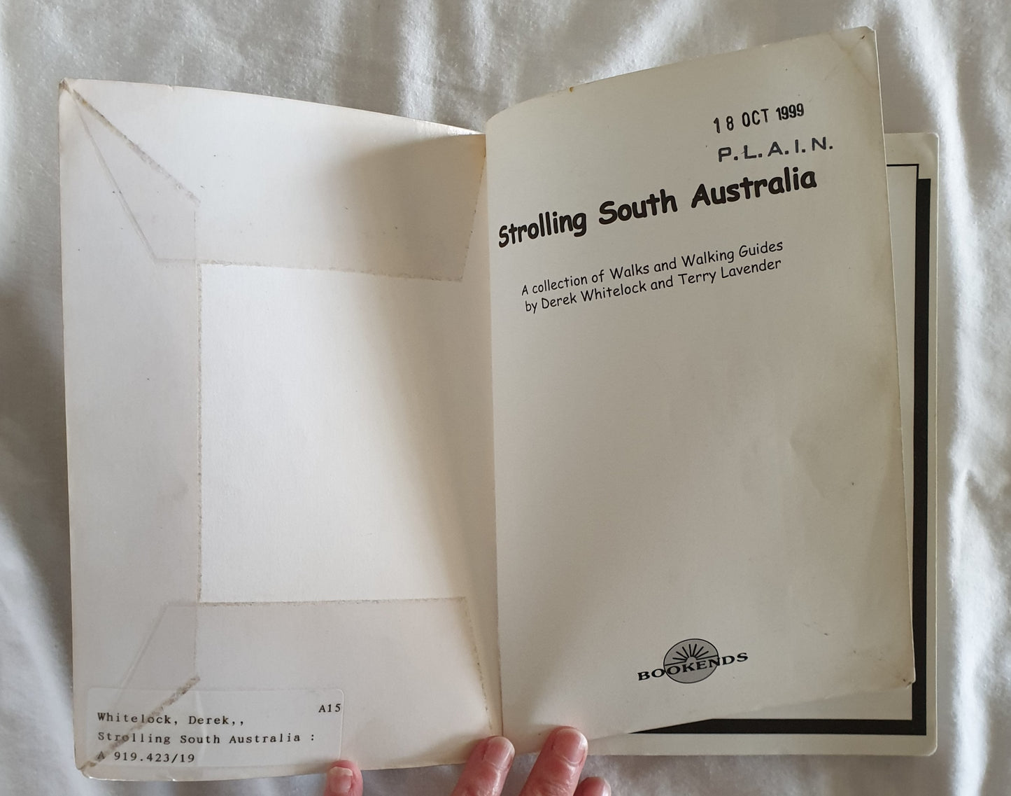 Strolling South Australia by Derek Whitelock and Terry Lavender