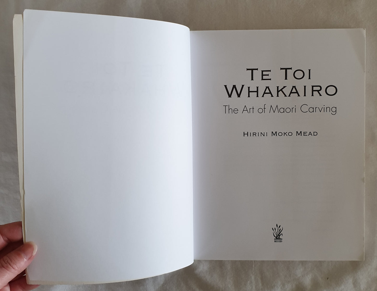 Te Toi Whakairo: The Art of Maori Carving by Hirini Moko Mead