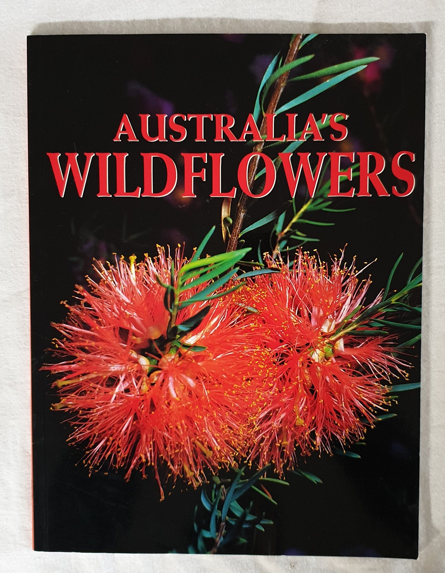 Australia's Wildflowers  Photography by Ken Stepnell Text by Dalys Newman