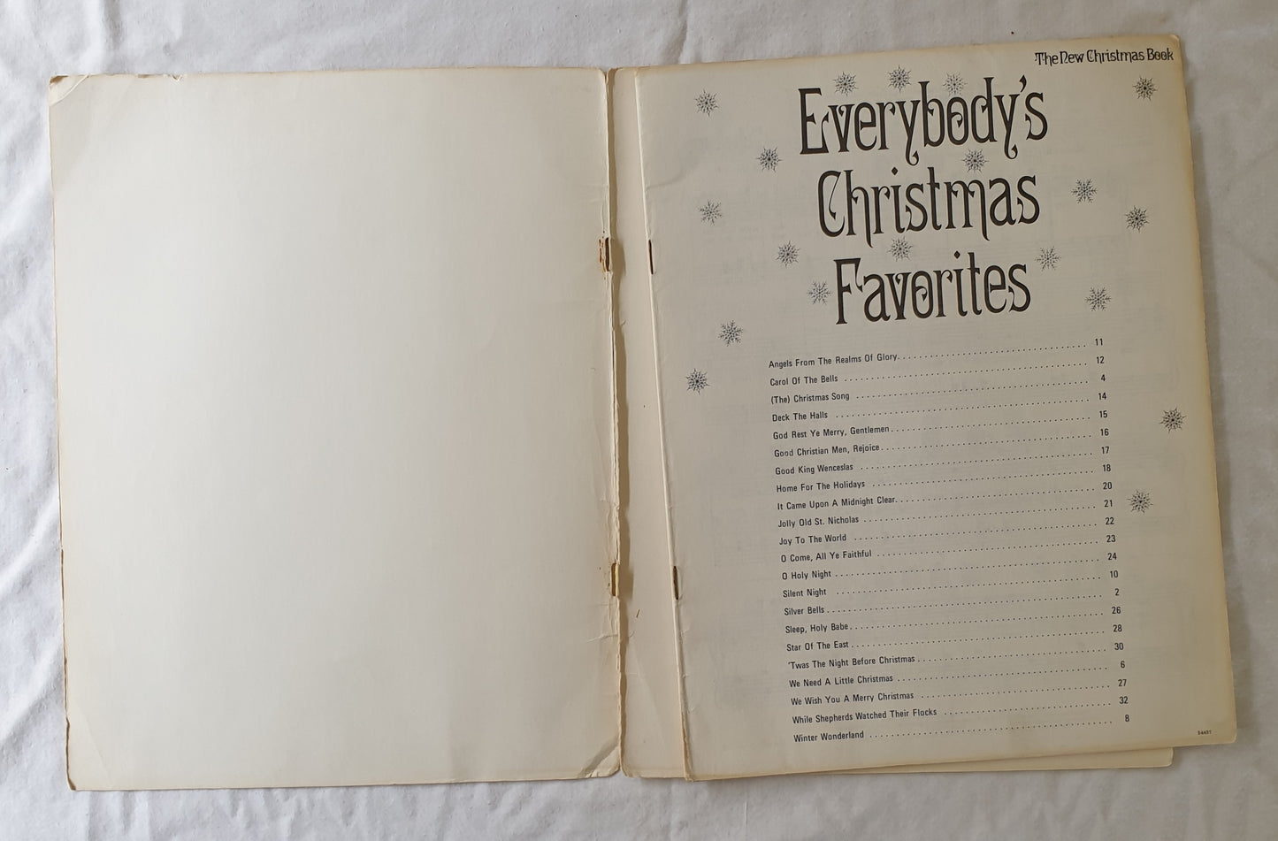 Everybody’s Christmas Favorites  The New Christmas Book