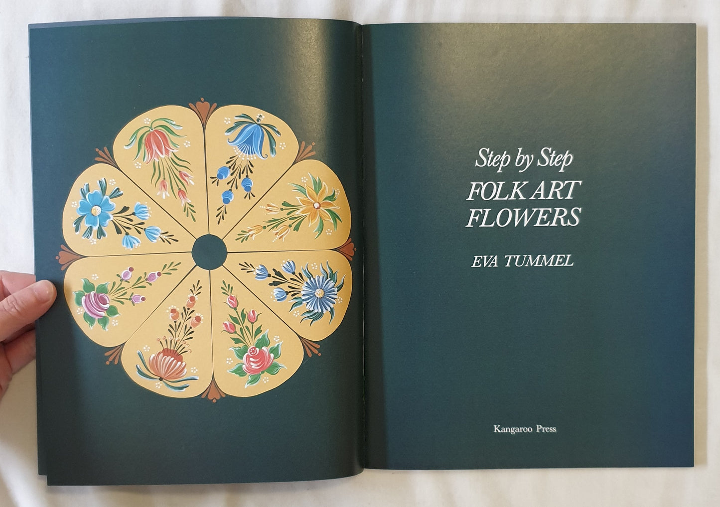 Step By Step Folk Art Flowers by Eva Tummel