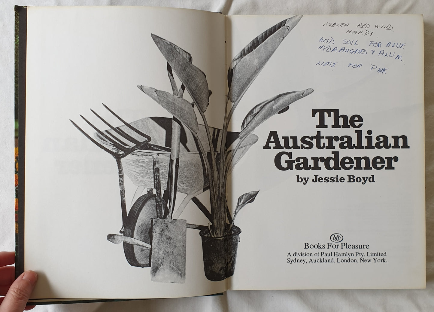 The Australian Gardener by Jessie Boyd
