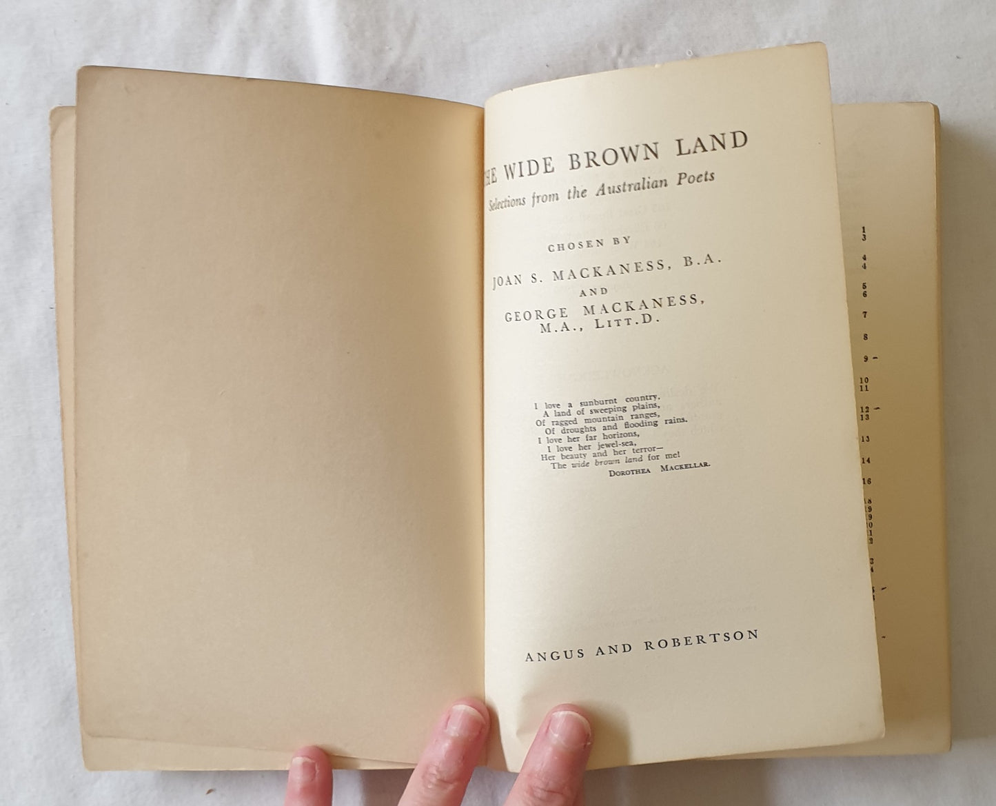 The Wide Brown Land by Joan S. Mackaness and George Mackaness