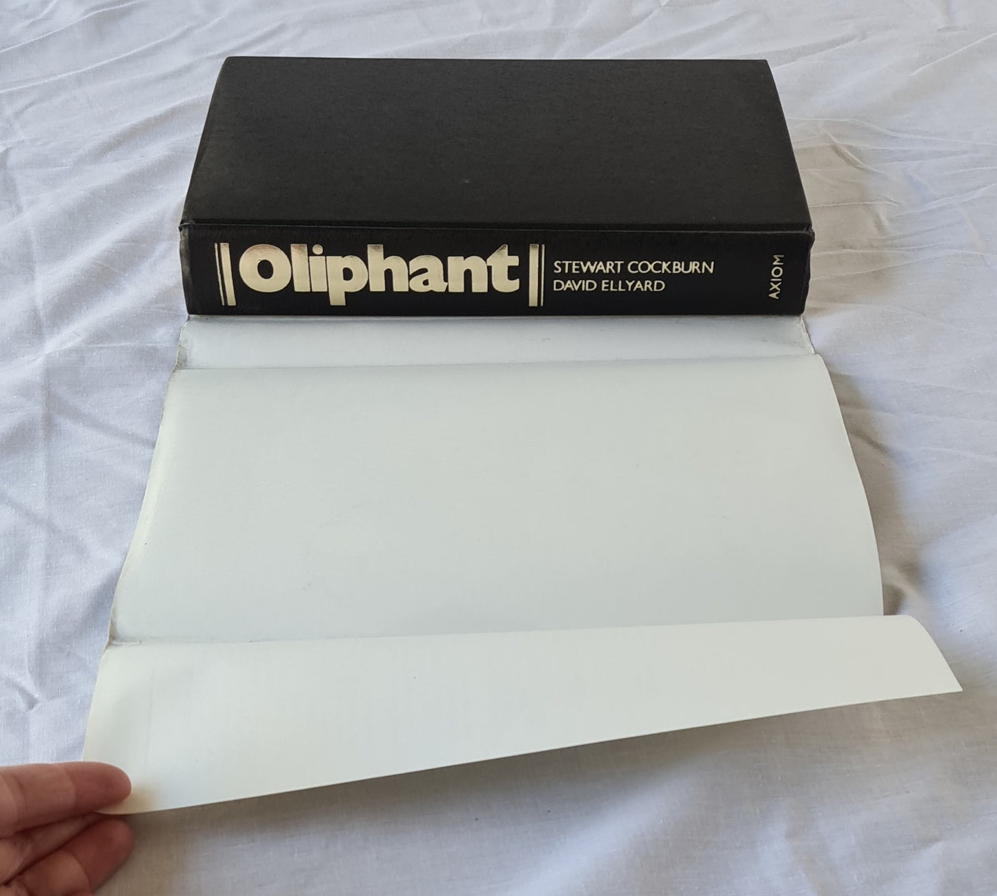 Oliphant by Stewart Cockburn and David Ellyard