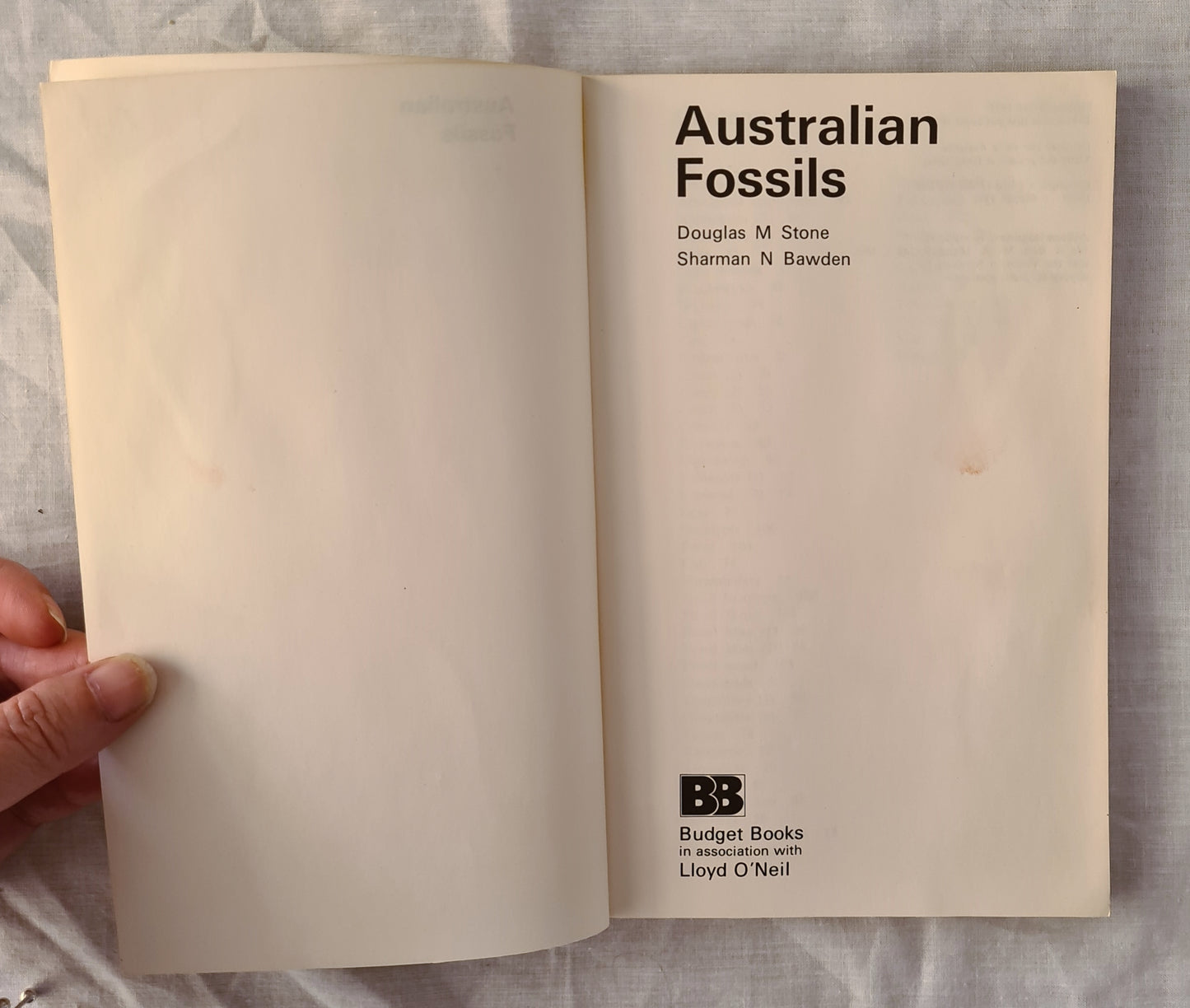 Australian Fossils by Douglas M Sone and Sharman N Bawden