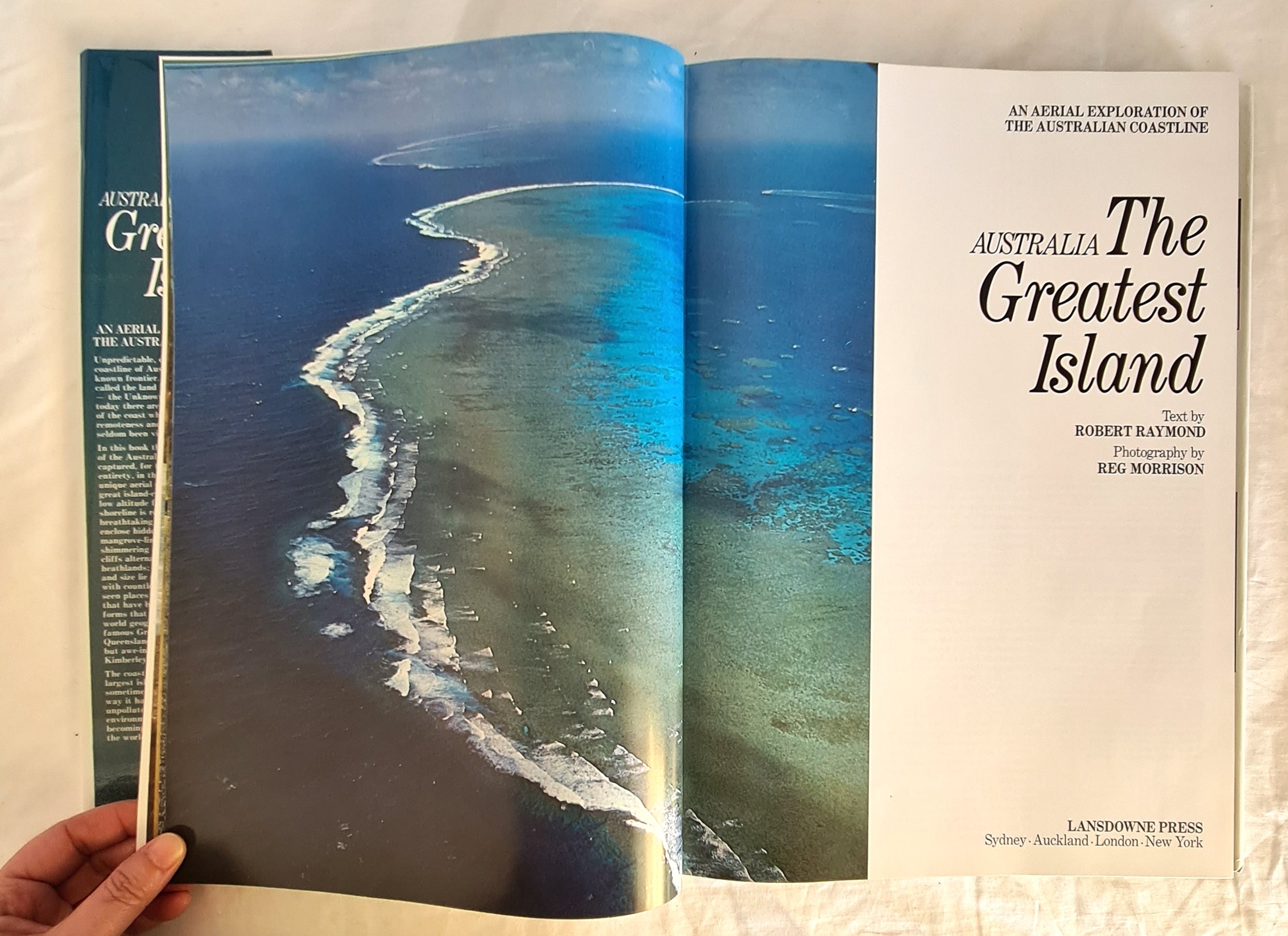 Australia　Island　by　The　–　Raymond　Morgan's　Greatest　Books　Robert　Rare