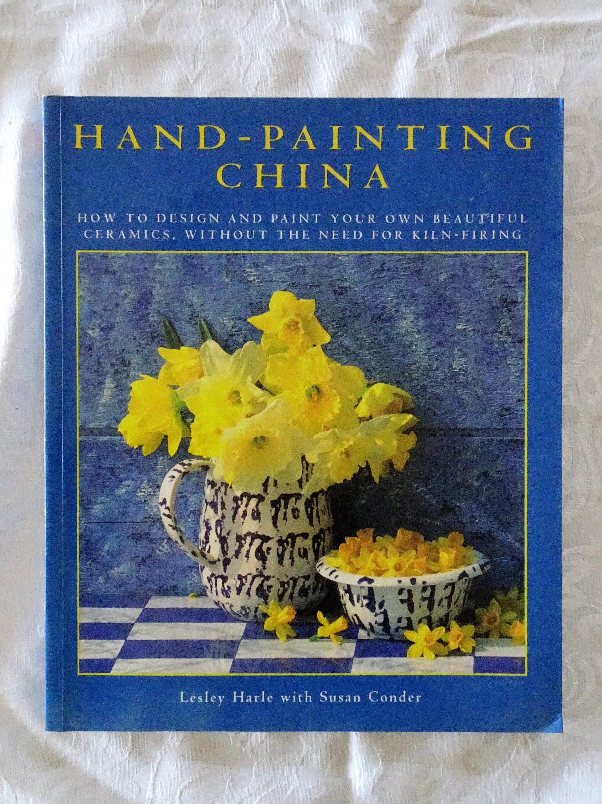 Hand-Painting China  How to design and paint your own beautiful ceramics, without the need for kiln-firing  by Lesley Harle and Susan Conder, photographs by Debbie Patterson