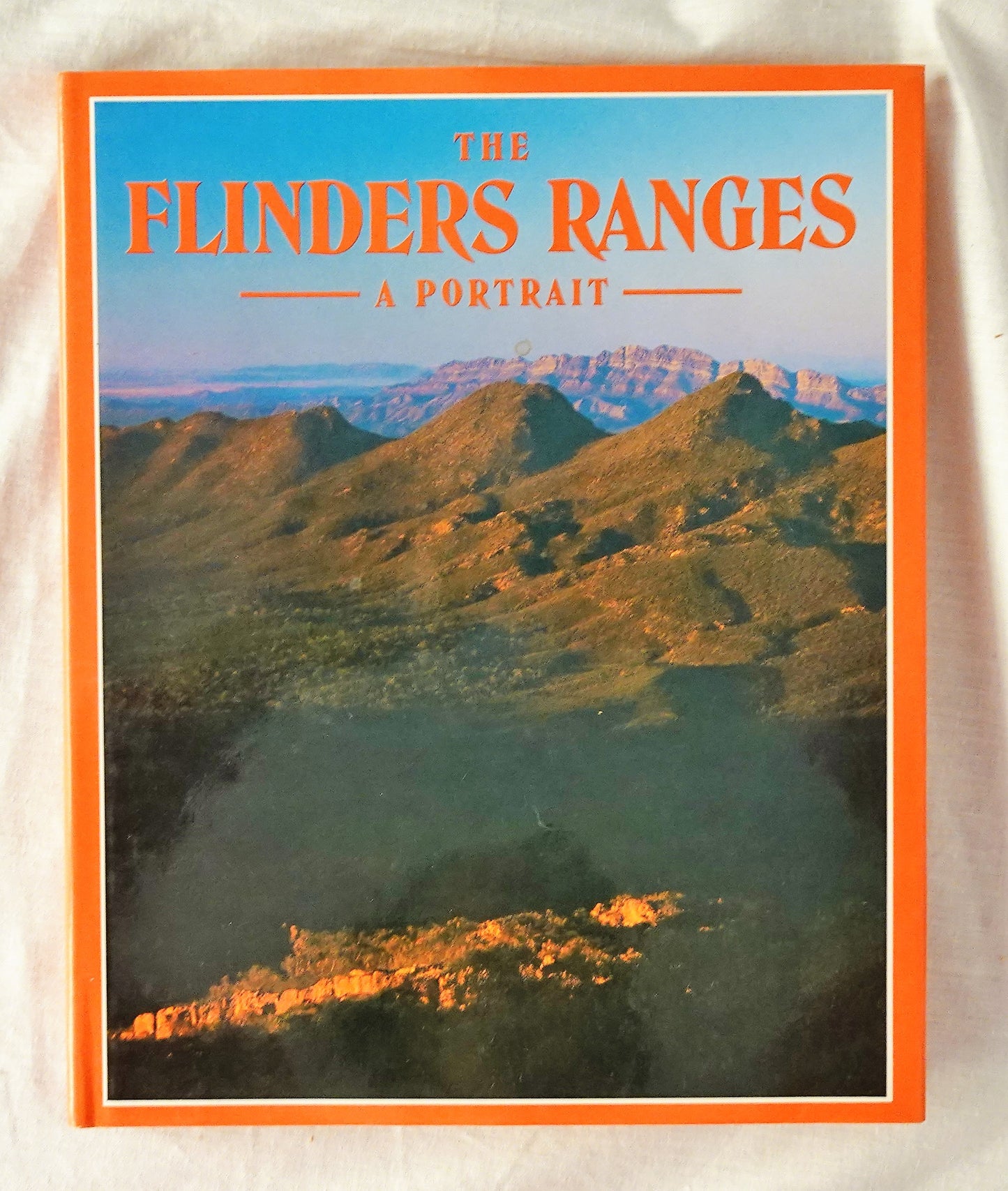 The Flinders Ranges  A Portrait  Photography by Eduard R. Domin  Text by Hans Mincham, Robert Swinbourne and Jean Cook